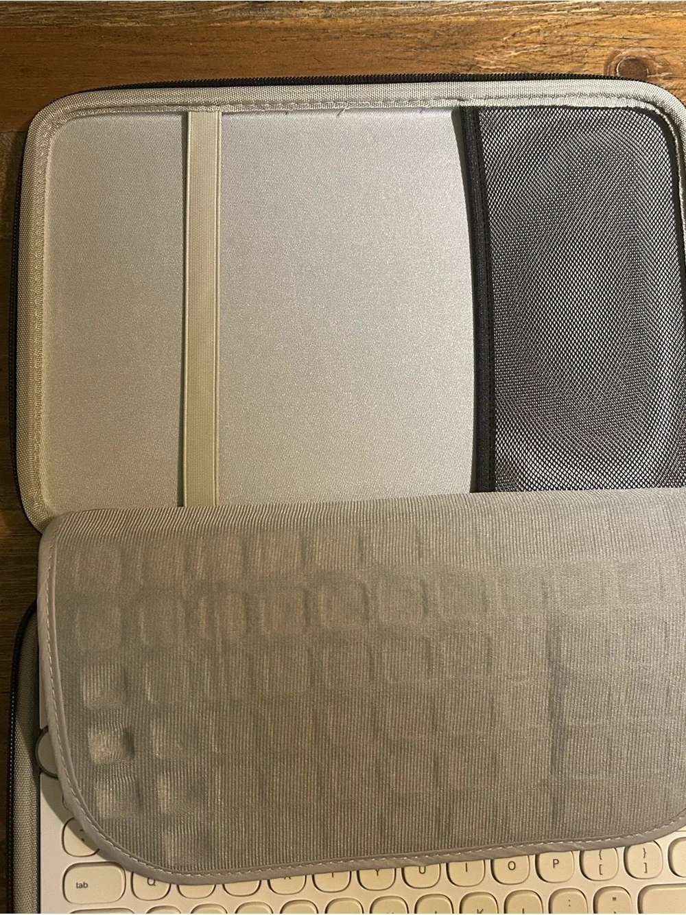 Logitech Portable White Keyboard in Hermit Shell Protective Carry Case